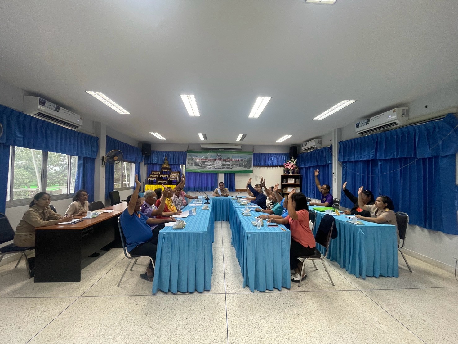 ประชุมคณะกรรมการบริหารเงินทุนตาม โครงการเศรษฐกิจชุมชน